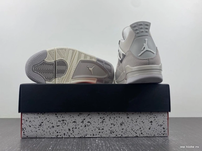 Chep Onekick Jordan Frozen AQ9129-001 Moments 4 Air 0626